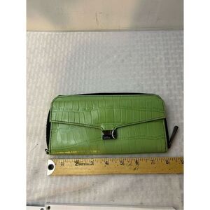 Kooba‎ wallet zipper green 8"x4"
